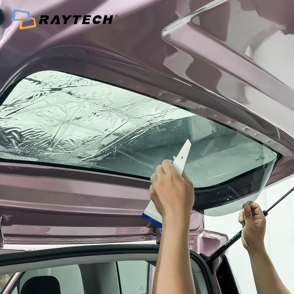 Dán phim cách nhiệt ô tô 4 chỗ 