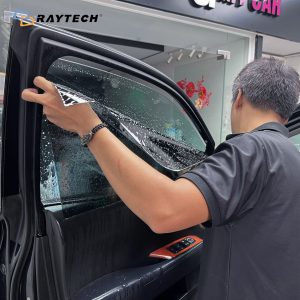 Dán phim cách nhiệt ô tô 4 chỗ